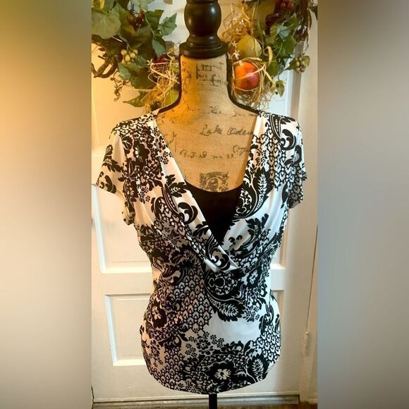 Cute black and white casual top with drape front size L - Picture 1 of 6